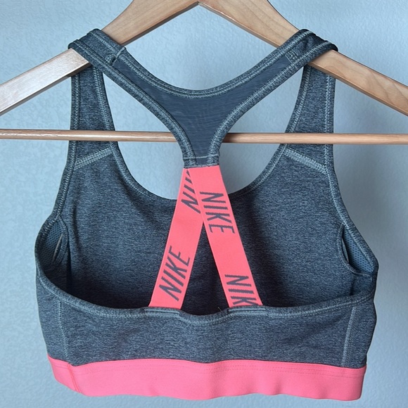 Nike Dry Fit Sports Bra Small - Picture 2 of 3
